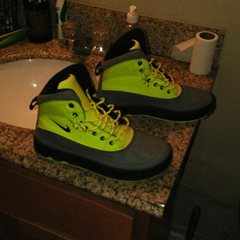 Women Nike Gbx boots/shoes